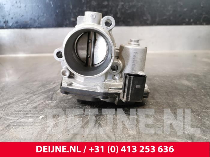 Usagé Boitier papillon Ford Transit Connect (PJ2) 1.0 EcoBoost 12V Prix € 36,30 Prix TTC proposé par van Deijne Onderdelen Uden B.V.