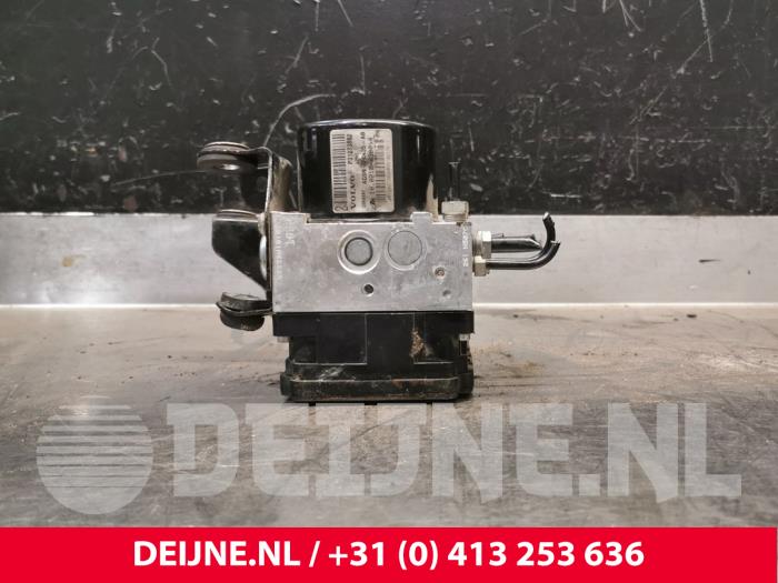 Gebrauchte ABS Pumpe Volvo V60 I (FW/GW) 2.0 D3 20V Preis € 100,00 Margenregelung angeboten von van Deijne Onderdelen Uden B.V.