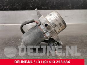 Used Vacuum pump (petrol) Volvo V50 (MW) 2.4i 20V Price € 45,00 Margin scheme offered by van Deijne Onderdelen Uden B.V.