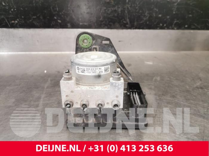 Used ABS pump Volkswagen Caddy Cargo V (SBA/SBH) 2.0 TDI BlueMotionTechnology Price € 363,00 Inclusive VAT offered by van Deijne Onderdelen Uden B.V.