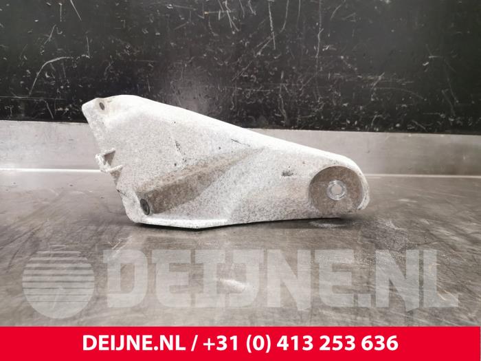 Usagé Support moteur Porsche Cayenne (9PA) 3.2 V6 24V Prix € 35,00 Règlement à la marge proposé par van Deijne Onderdelen Uden B.V.