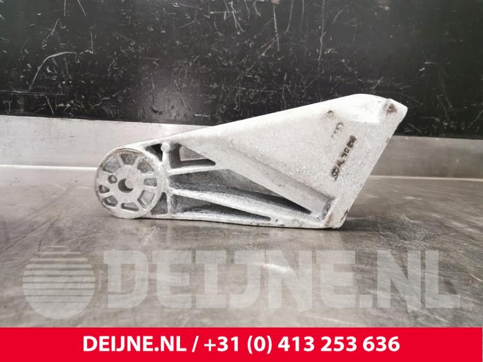 Engine mount from a Porsche Cayenne (9PA) 3.2 V6 24V 2004