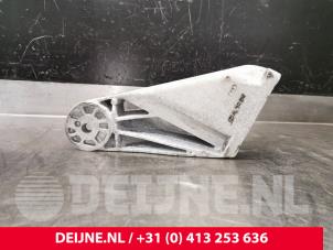 Engine mount from a Porsche Cayenne (9PA) 3.2 V6 24V 2004