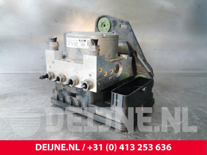 Used ABS pump Volkswagen Caddy Cargo V (SBA/SBH) 2.0 TDI BlueMotionTechnology Price € 272,25 Inclusive VAT offered by van Deijne Onderdelen Uden B.V.