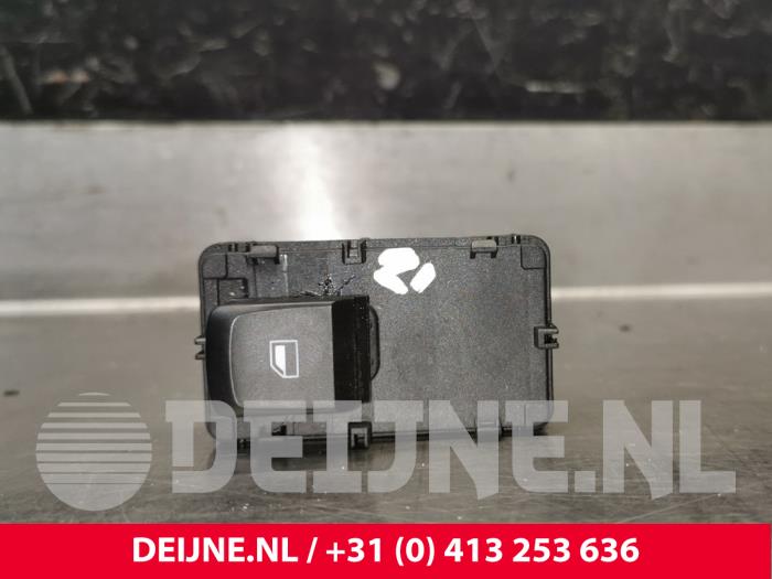 Usados Interruptor de ventanilla eléctrica MG ZS EV Long Range 70 kWh Precio € 24,20 IVA incluido ofrecido por van Deijne Onderdelen Uden B.V.