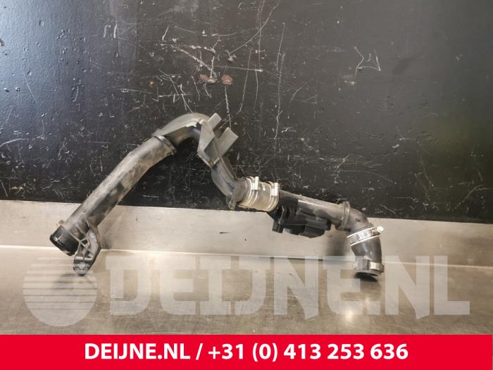 Gebrauchte Intercooler Rohr Toyota ProAce 2.0 D-4D 122 16V Worker Preis € 96,80 Mit Mehrwertsteuer angeboten von van Deijne Onderdelen Uden B.V.