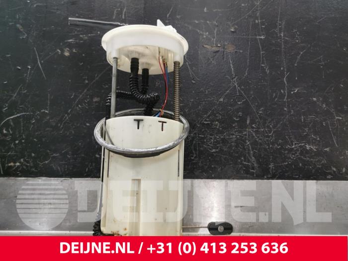 Usagé Pompe à carburant Fiat Ducato (243/244/245/247) 2.8 JTD Prix € 60,50 Prix TTC proposé par van Deijne Onderdelen Uden B.V.