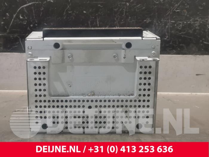Używane Odtwarzacz CD Ford Transit 2.0 TDCi 16V Eco Blue 105 Cena € 151,25 Z VAT oferowane przez van Deijne Onderdelen Uden B.V.