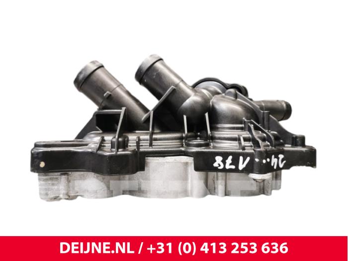 Używane Pompa wodna Volkswagen Multivan T7 1.4 eHybrid 16V Cena € 145,20 Z VAT oferowane przez van Deijne Onderdelen Uden B.V.