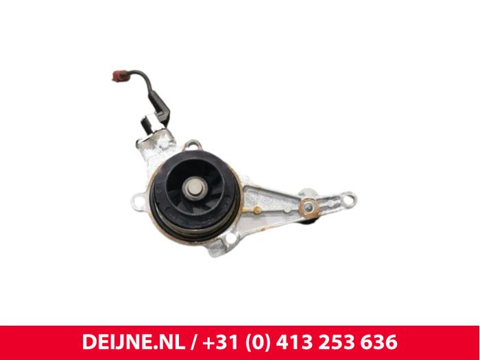 Begagnade Vattenpump Volkswagen Caddy Cargo V (SBA/SBH) 2.0 TDI BlueMotionTechnology Pris € 121,00 Inklusive moms erbjuds av van Deijne Onderdelen Uden B.V.