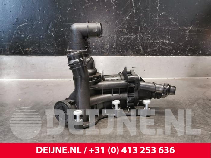 Begagnade Termostathus Volkswagen Caddy Cargo V (SBA/SBH) 2.0 TDI BlueMotionTechnology Pris € 72,60 Inklusive moms erbjuds av van Deijne Onderdelen Uden B.V.