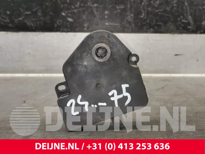 Begagnade Extra vattenpump Tesla Model X EV AWD Pris € 121,00 Inklusive moms erbjuds av van Deijne Onderdelen Uden B.V.