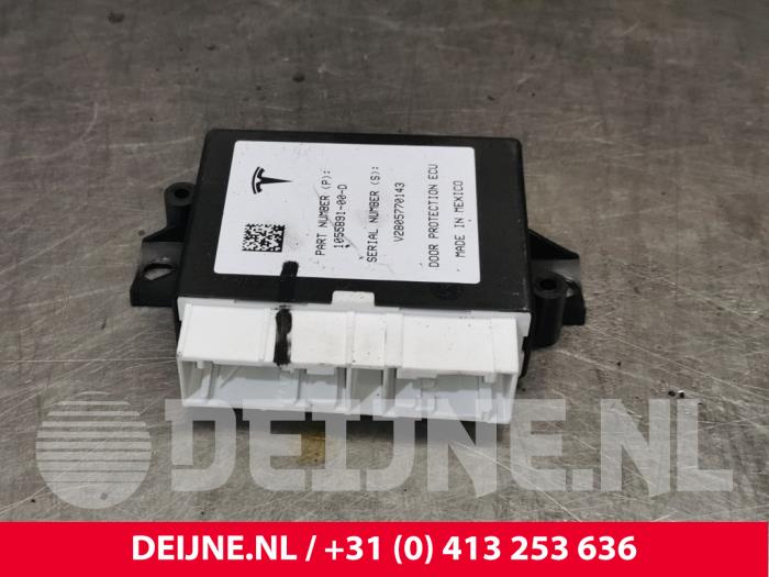 Usados Módulo de confort Tesla Model X EV AWD Precio € 30,25 IVA incluido ofrecido por van Deijne Onderdelen Uden B.V.