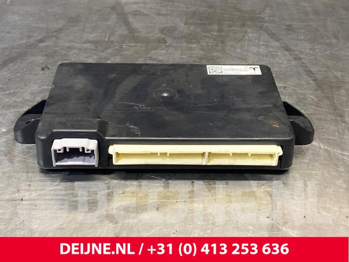 Używane Modul centralnego zamka Tesla Model X EV AWD Cena € 84,70 Z VAT oferowane przez van Deijne Onderdelen Uden B.V.