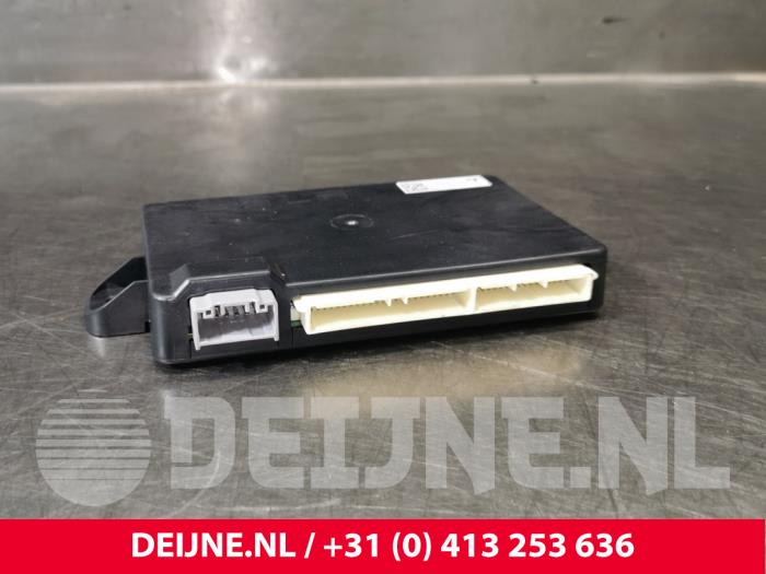 Używane Modul centralnego zamka Tesla Model X EV AWD Cena € 84,70 Z VAT oferowane przez van Deijne Onderdelen Uden B.V.
