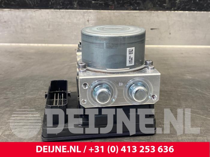 Begagnade ABS-pump Cupra Born 58 Pris € 363,00 Inklusive moms erbjuds av van Deijne Onderdelen Uden B.V.