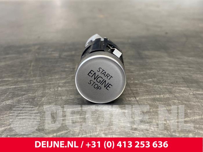 Używane Przelacznik Start/Stop Cupra Born 58 Cena € 6,05 Z VAT oferowane przez van Deijne Onderdelen Uden B.V.
