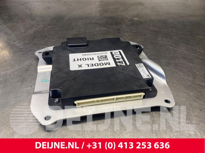 Używane Modul centralnego zamka Tesla Model X EV AWD Cena € 151,25 Z VAT oferowane przez van Deijne Onderdelen Uden B.V.