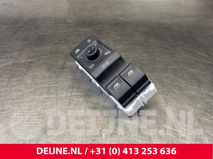 Usados Interruptor de ventanilla eléctrica Cupra Born 58 Precio € 42,35 IVA incluido ofrecido por van Deijne Onderdelen Uden B.V.