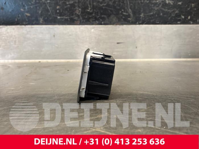Używane Przelacznik swiatel Cupra Born 58 Cena € 24,20 Z VAT oferowane przez van Deijne Onderdelen Uden B.V.
