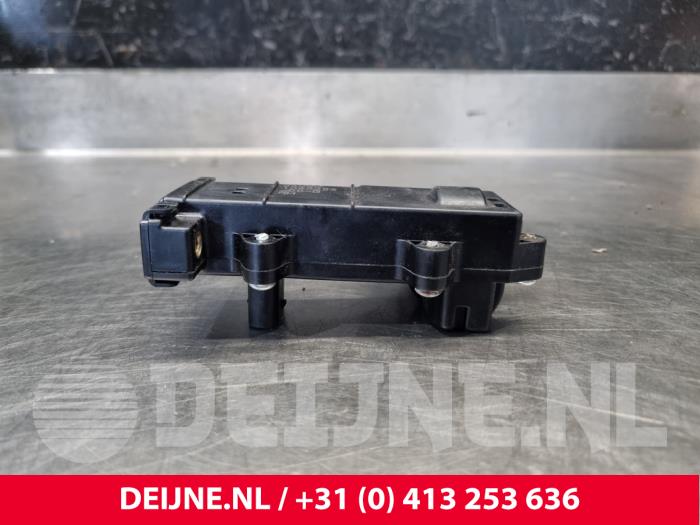 Używane Modul (rózne) Tesla Model X EV AWD Cena € 36,30 Z VAT oferowane przez van Deijne Onderdelen Uden B.V.