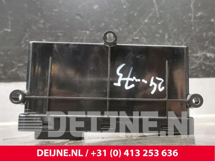 Używane Modul hamulca postojowego Tesla Model X EV AWD Cena € 60,50 Z VAT oferowane przez van Deijne Onderdelen Uden B.V.