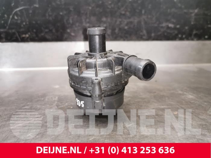 Begagnade Extra vattenpump Cupra Born 58 Pris € 30,25 Inklusive moms erbjuds av van Deijne Onderdelen Uden B.V.