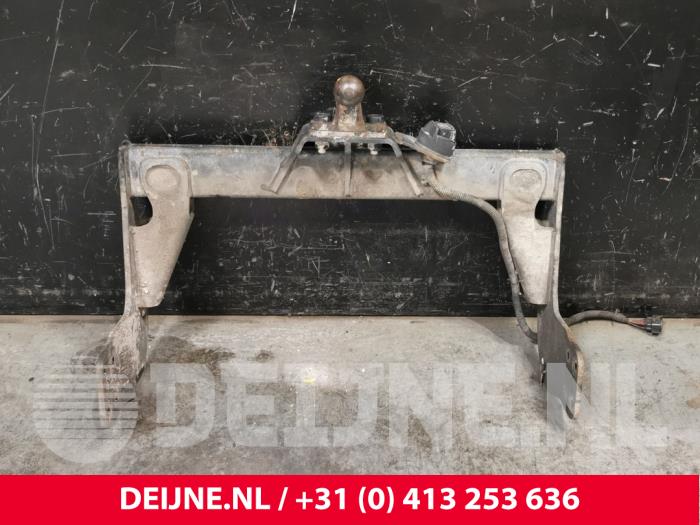 Begagnade Dragkrok Ford Transit Custom 2.0 TDCi 16V Eco Blue 170 Pris € 121,00 Inklusive moms erbjuds av van Deijne Onderdelen Uden B.V.