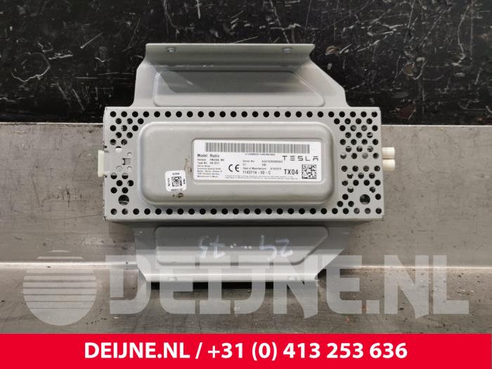 Używane Modul radiowy Tesla Model X EV AWD Cena € 151,25 Z VAT oferowane przez van Deijne Onderdelen Uden B.V.