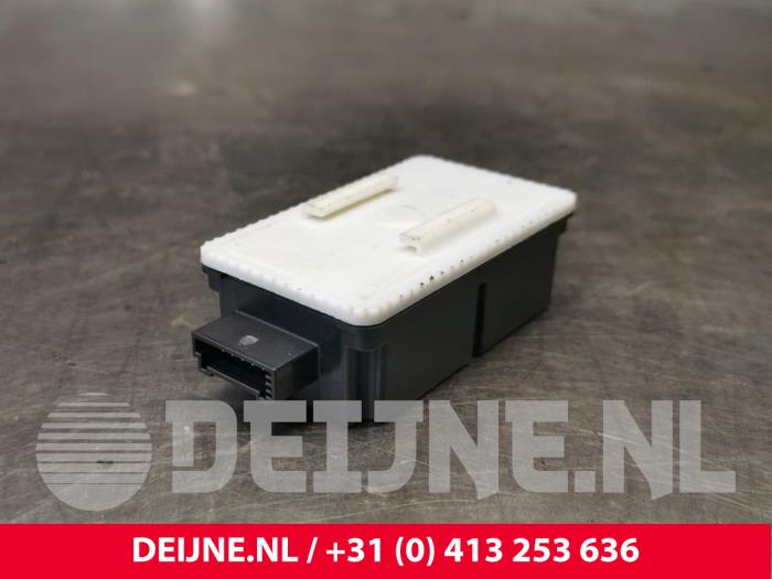 Begagnade Däcktrycksmodul Tesla Model X EV AWD Pris € 18,15 Inklusive moms erbjuds av van Deijne Onderdelen Uden B.V.
