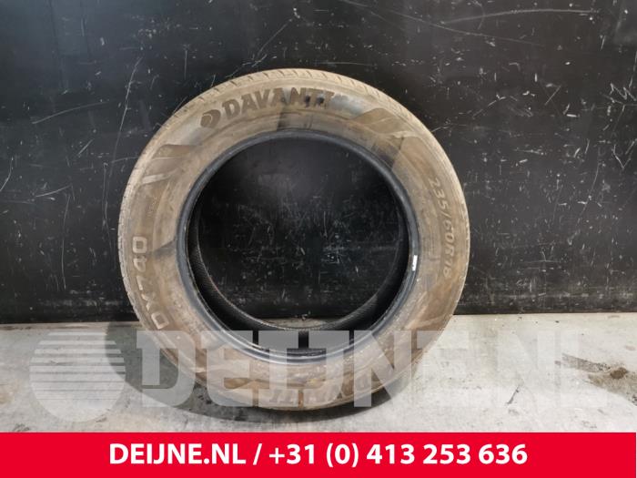 Używane Opona Cena € 40,00 Procedura marży oferowane przez van Deijne Onderdelen Uden B.V.