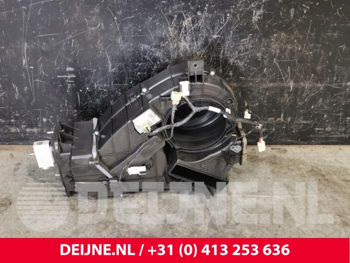Używane Nagrzewnica Tesla Model X EV AWD Cena € 484,00 Z VAT oferowane przez van Deijne Onderdelen Uden B.V.