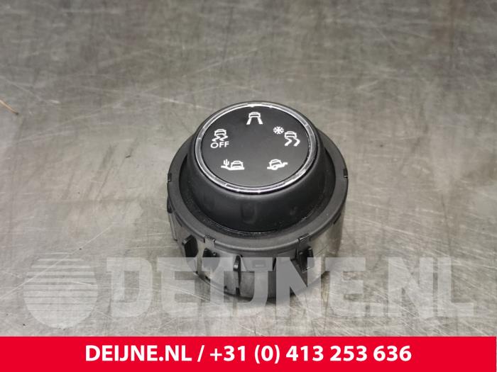 Usados Interruptor ESP Citroen Jumpy 2.0 Blue HDI 180 Precio € 30,25 IVA incluido ofrecido por van Deijne Onderdelen Uden B.V.