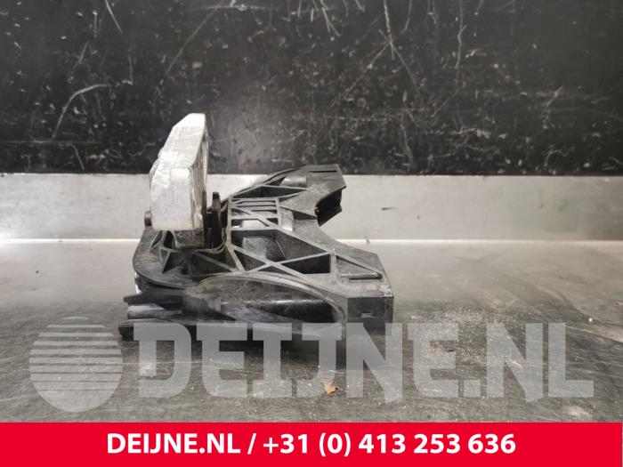 Used Engine mount Opel Combo Cargo 1.6 CDTI 75 Price € 42,35 Inclusive VAT offered by van Deijne Onderdelen Uden B.V.