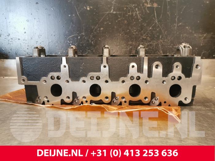 Nuevos Culata Toyota HiAce II 2.4 D Precio € 302,50 IVA incluido ofrecido por van Deijne Onderdelen Uden B.V.