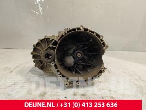 Używane Skrzynia biegów Ford Transit Custom 2.0 TDCi 16V Eco Blue 170 Cena € 1.149,50 Z VAT oferowane przez van Deijne Onderdelen Uden B.V.