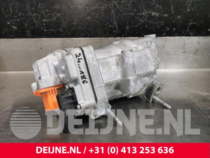 Usagé Pompe clim Ford Transit E-Transit 68 kWh Prix € 605,00 Prix TTC proposé par van Deijne Onderdelen Uden B.V.