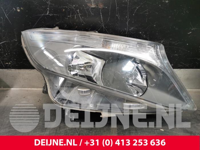 Używane Reflektor prawy Mercedes Vito (447.6) 1.6 111 CDI 16V Cena € 193,60 Z VAT oferowane przez van Deijne Onderdelen Uden B.V.
