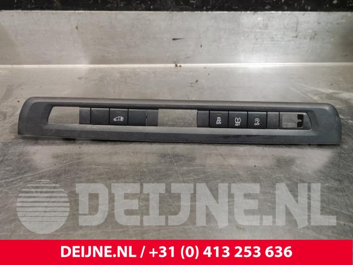 Usados Interruptor ESP Citroen Jumpy 2.0 Blue HDI 120 Precio € 48,40 IVA incluido ofrecido por van Deijne Onderdelen Uden B.V.