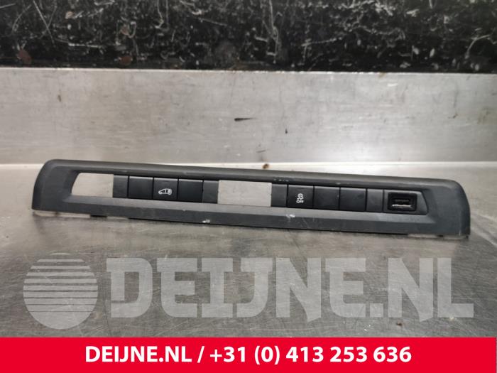 Używane Przelacznik ESP Peugeot Expert (V1/VA/VB/VE/VF/VT/VY) 1.6 Blue HDi 95 16V Cena € 48,40 Z VAT oferowane przez van Deijne Onderdelen Uden B.V.
