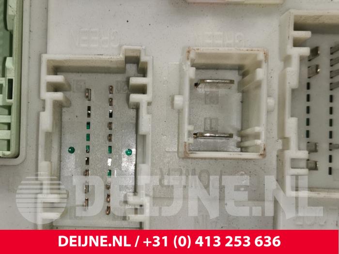 Body control computer from a Volvo V40 (MV) 1.6 T3 GTDi 16V 2013