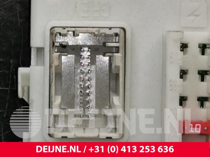 Body control computer from a Volvo V40 (MV) 1.6 T3 GTDi 16V 2013