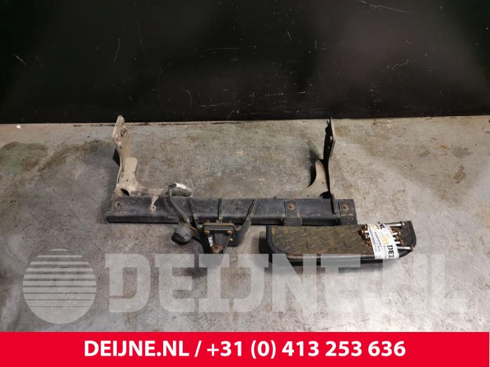 Używane Hak holowniczy MAN TGE 2.0 TDI Cena € 363,00 Z VAT oferowane przez van Deijne Onderdelen Uden B.V.