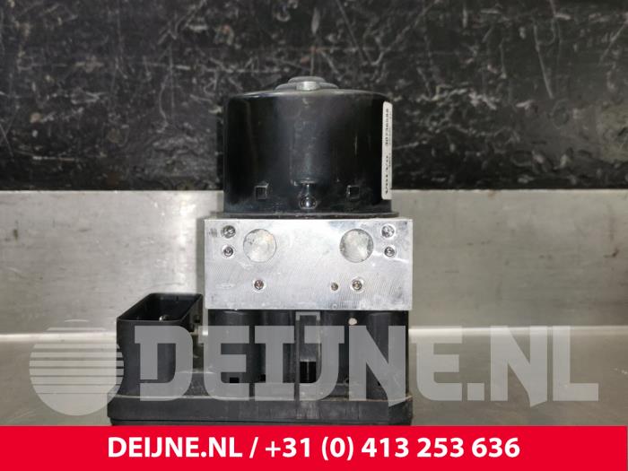 ABS Pumpe van een Volvo S40 (MS) 1.8 16V 2006