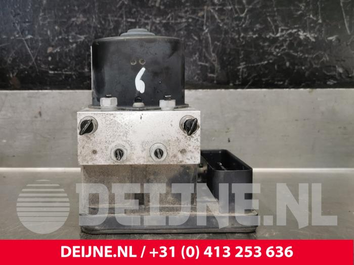 ABS Pumpe van een Volvo S40 (MS) 1.8 16V 2006
