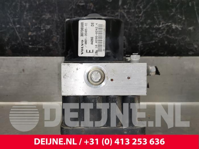 ABS Pumpe van een Volvo S40 (MS) 1.8 16V 2006