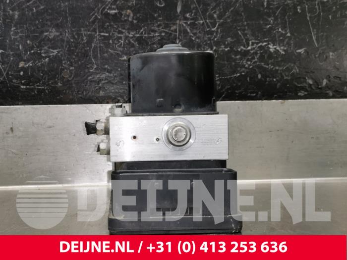Usagé Bloc ABS Volvo S40 (MS) 1.8 16V Prix € 30,00 Règlement à la marge proposé par van Deijne Onderdelen Uden B.V.