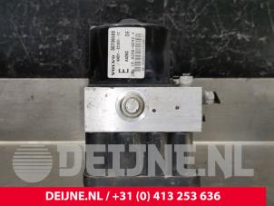 ABS Pumpe van een Volvo S40 (MS) 1.8 16V 2006