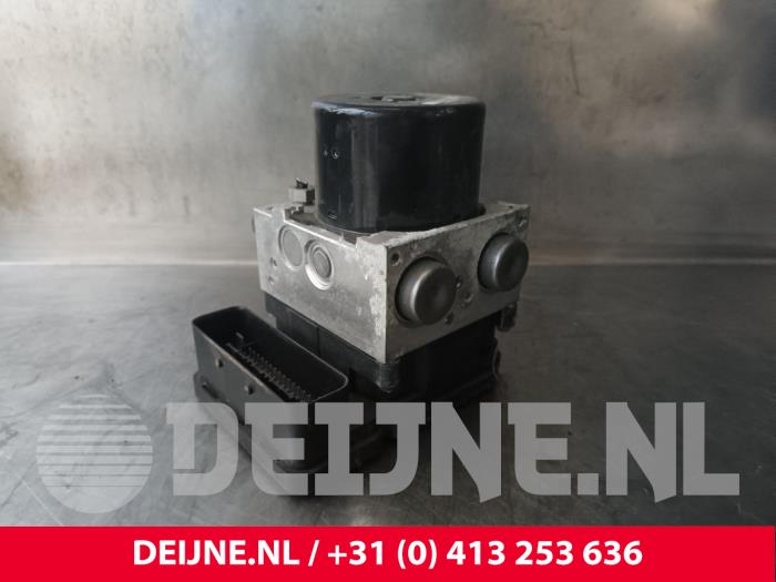 Usagé Bloc ABS Volvo V70 (BW) 2.0 16V Prix € 75,00 Règlement à la marge proposé par van Deijne Onderdelen Uden B.V.
