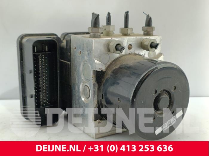 Gebrauchte ABS Pumpe Volvo V70 (BW) 2.0 D3 20V Preis € 75,00 Margenregelung angeboten von van Deijne Onderdelen Uden B.V.